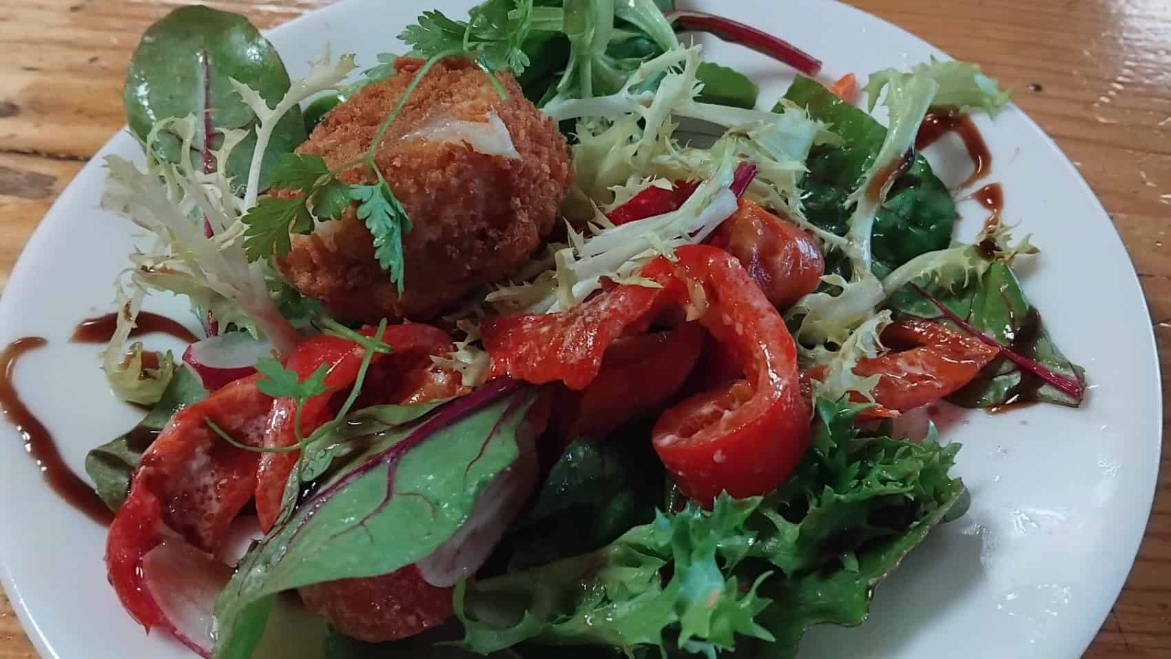 Salade-Croc-en-chèvre-poivrons-confits Salade Croc en chevre poivrons confits