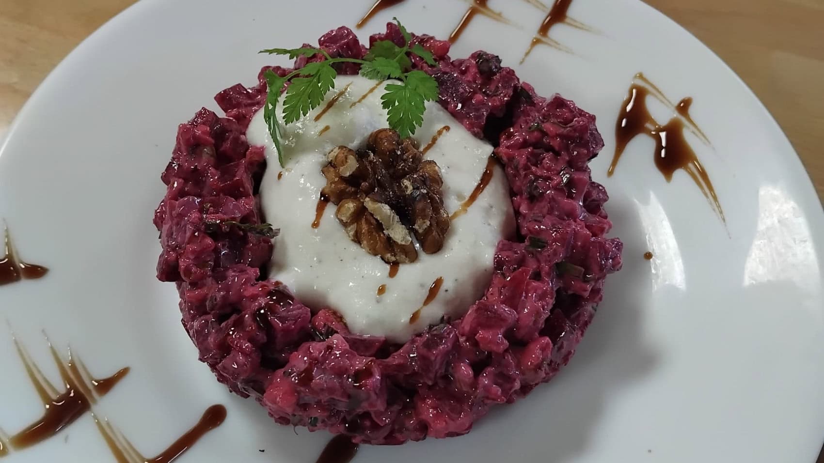 Tartare-betterave-mousse-chèvre-aux-noix Tartare betterave mousse chevre aux